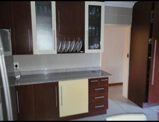 3 BEDROOM HOUSE TO LET IN BIRCH ACRES